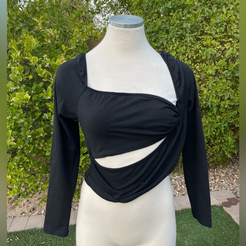 Asymmetrical Shoulder Sleeve T-Shirt by Vero Moda!